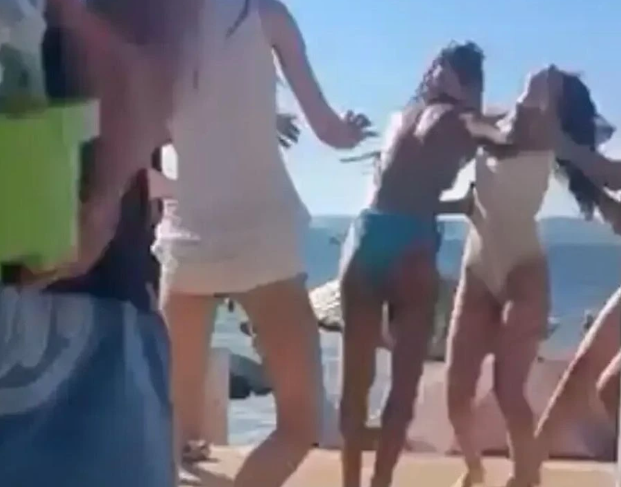 Kocaeli'de sahil karıştı! Bu defa kadınlar birbirine girdi