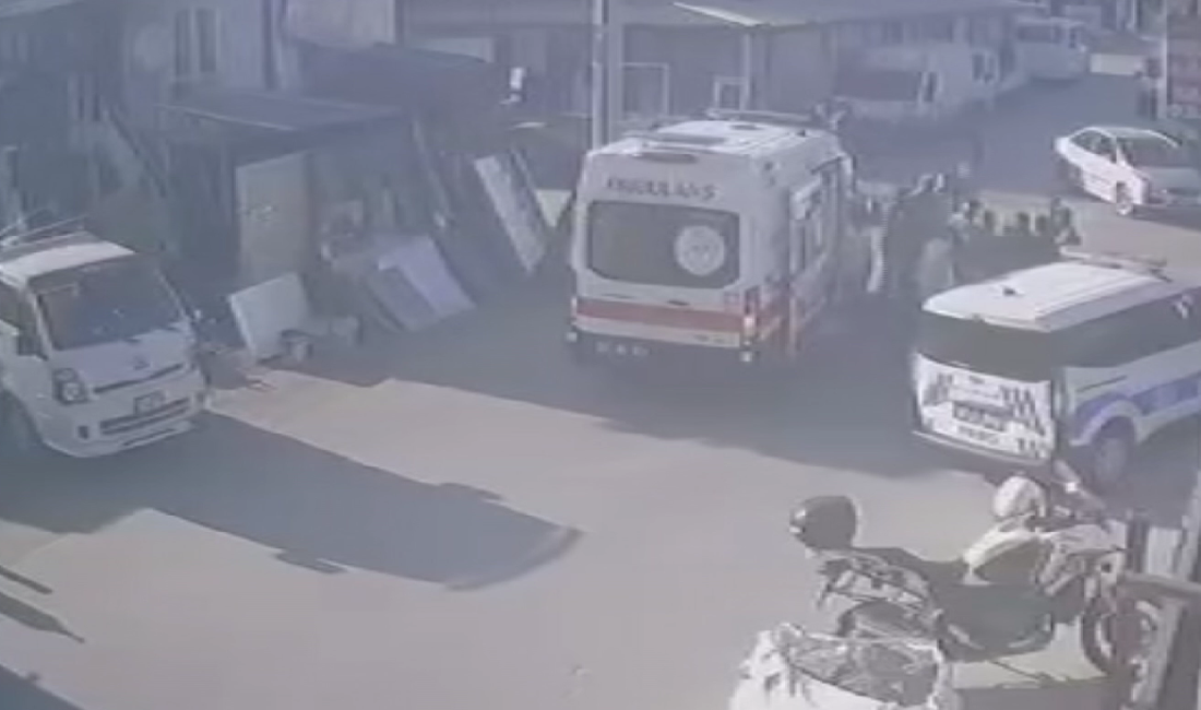 İzmit Sanayi Mahallesi Nar Çiçeği Sokak'ta sık yaşanan trafik kazaları