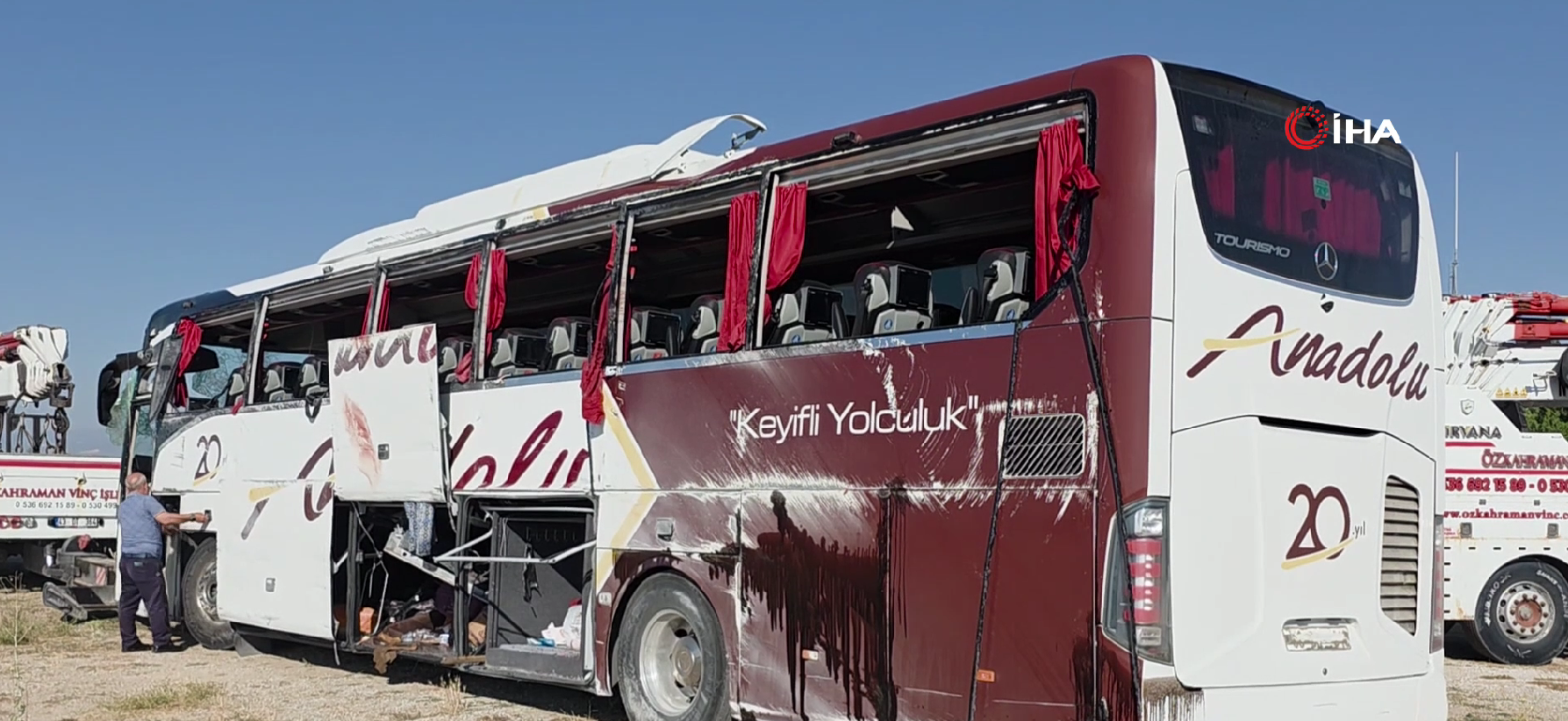 Kütahya-Afyonkarahisar kara yolunda meydana gelen otobüs kazasında İstanbul-Kuşadası seferini yapan
