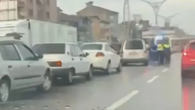 İzmit D-100 Karayolu Valilik mevkisinde akşam saatlerinde meydana gelen ve