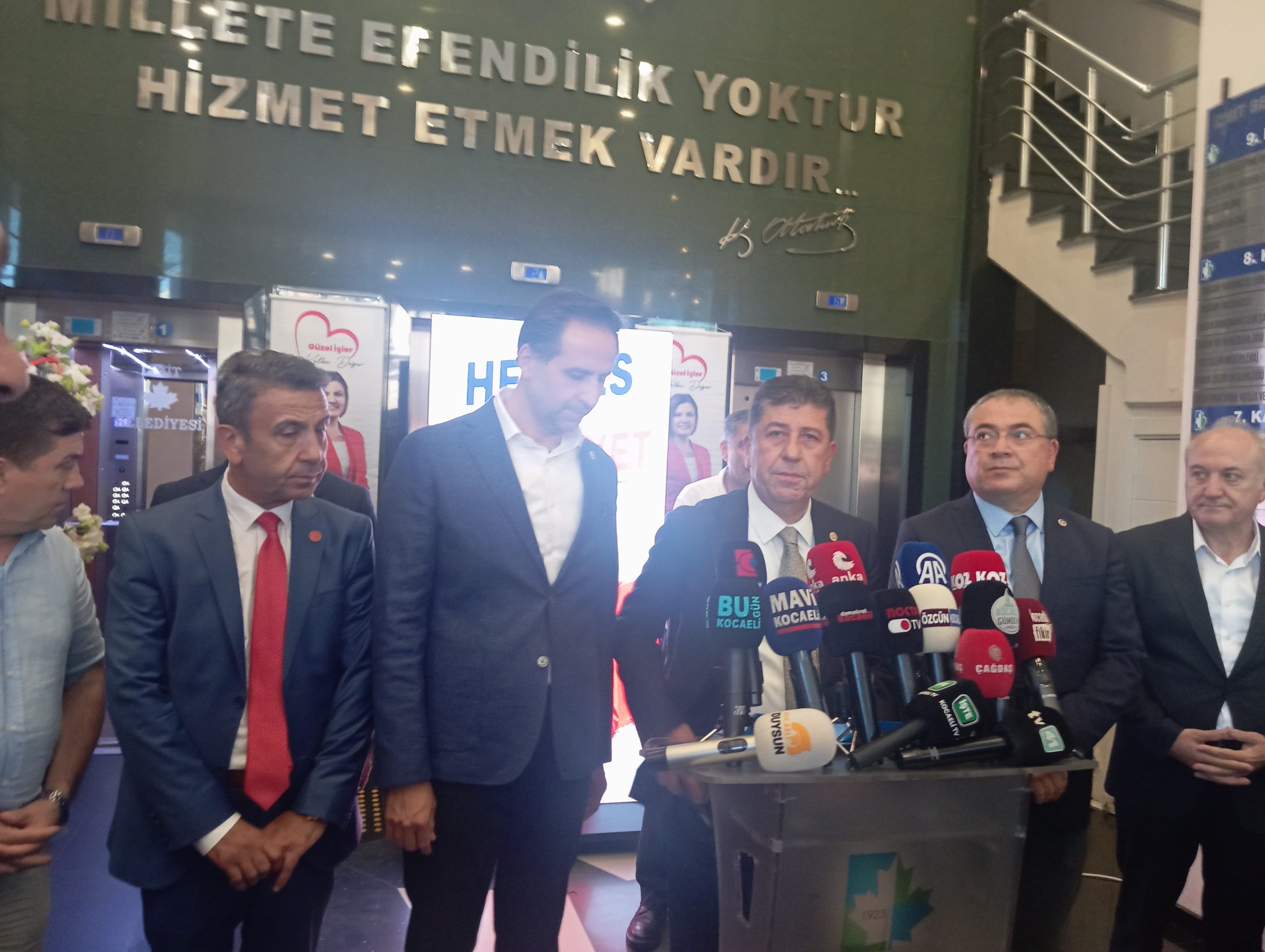 İzmit Belediyesi'ne operasyon tepkisi: Yaşar Tüzün'den flaş açıklama