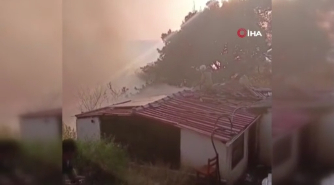 Plajda patlama sonrası dev yangın: 4 kişi hastaneye kaldırıldı!