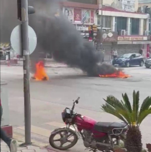 Hatay'da zihinsel engelli şahıs, üzerine benzin dökerek kendini yaktı.
