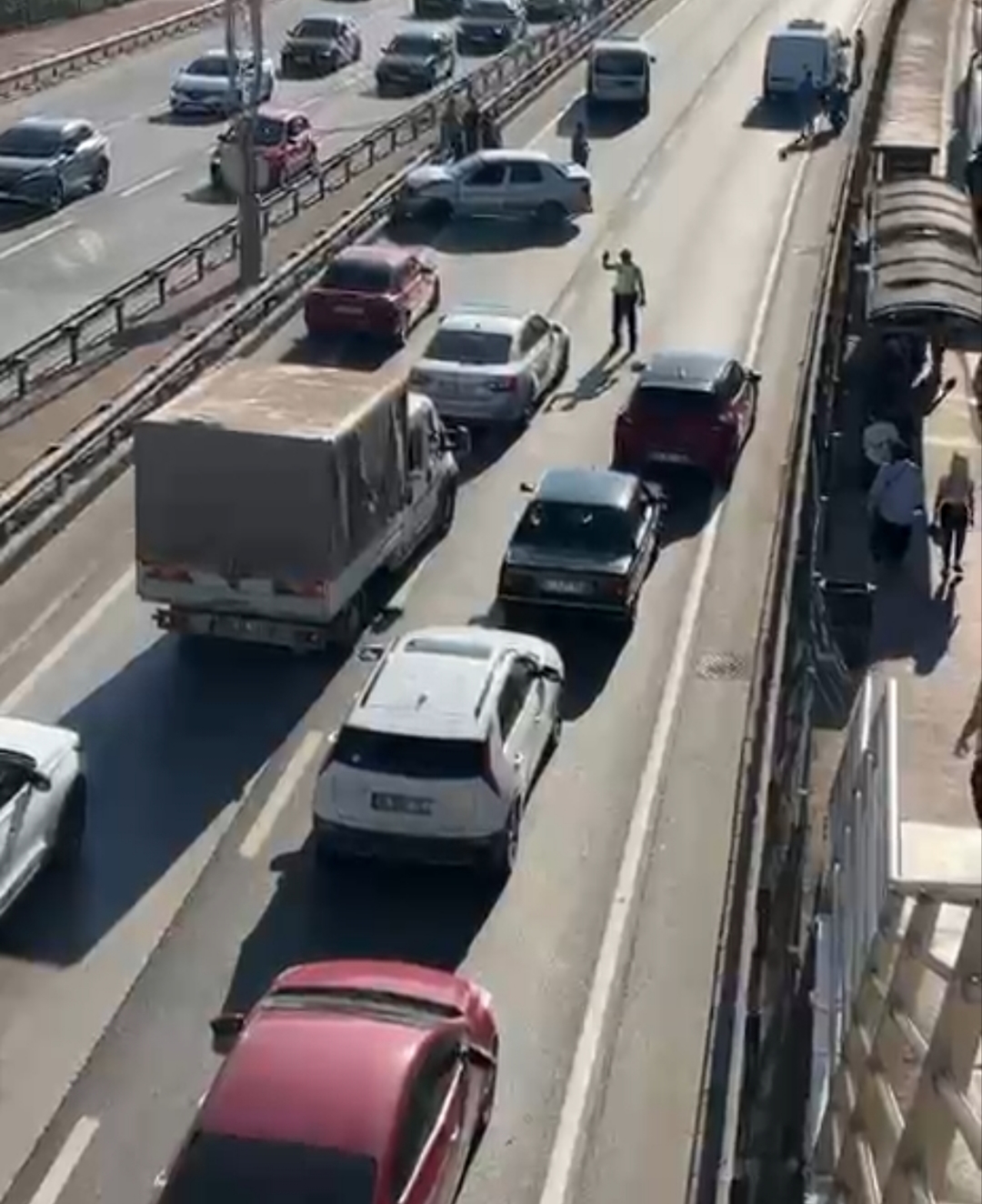 Son dakika Kocaeli D-100'de kaza: Trafik kilit!