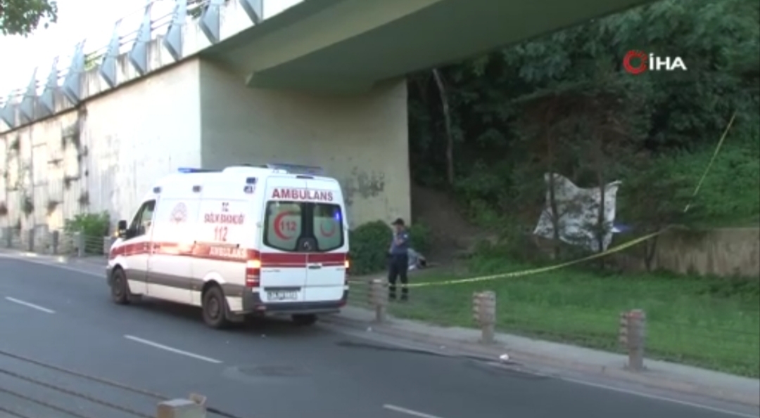 Yol kenarındaki yeşil alanda erkek cesedi bulundu