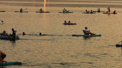 Sakarya'da Sapanca Gölü'nde botlar ile SUP boardlarla göle açılan ve