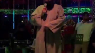 Kocaeli’de faaliyet gösterdiği öne sürülen bir gece kulübünde sahneye çıkan