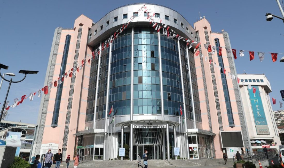 İzmit Belediye Başkanı Fatma Kaplan Hürriyet’in görevden uzaklaştırılmasının ardından gözler