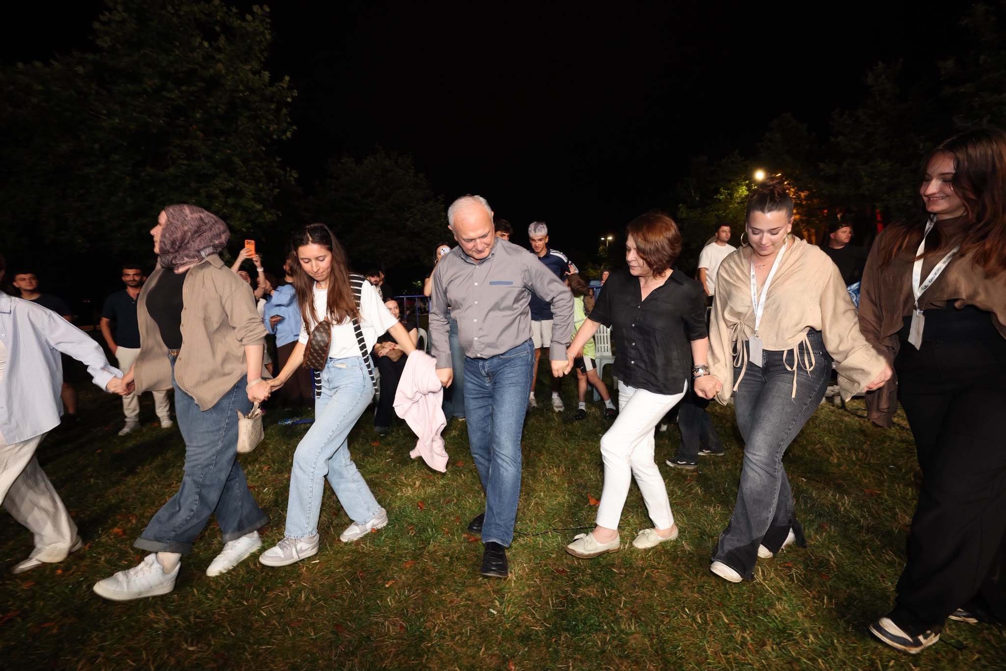 Karamürsel'in Kurtuluş Coşkusu Emre Fel Konseriyle Zirveye Ulaştı