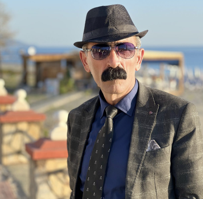 Sosyal medyada seslendirdiği kendine has eğlenceli şarkıları, benzersiz dansları ve