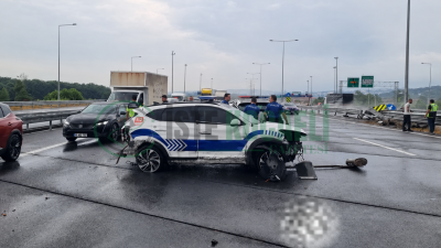 NATO Zirvesi'ne Giden Polis Otosу Bariyerlere Çarptı: 4 Memur Yaralandı