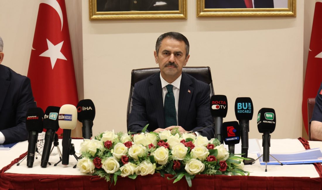 Kocaeli Valisi İlhami Aktaş, Valilik Karamürsel Alp Toplantı Salonu’nda düzenlenen
