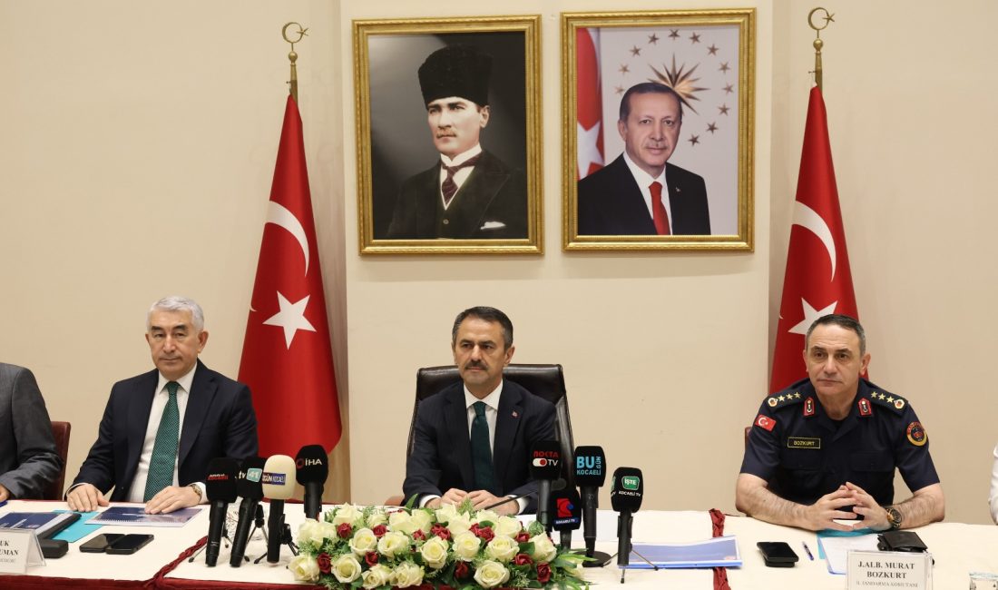 Kocaeli Valisi İlhami Aktaş, emniyet, jandarma ve sahil güvenlik birimlerinin