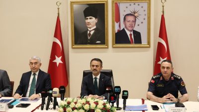 Kocaeli Valisi İlhami Aktaş, emniyet, jandarma ve sahil güvenlik birimlerinin