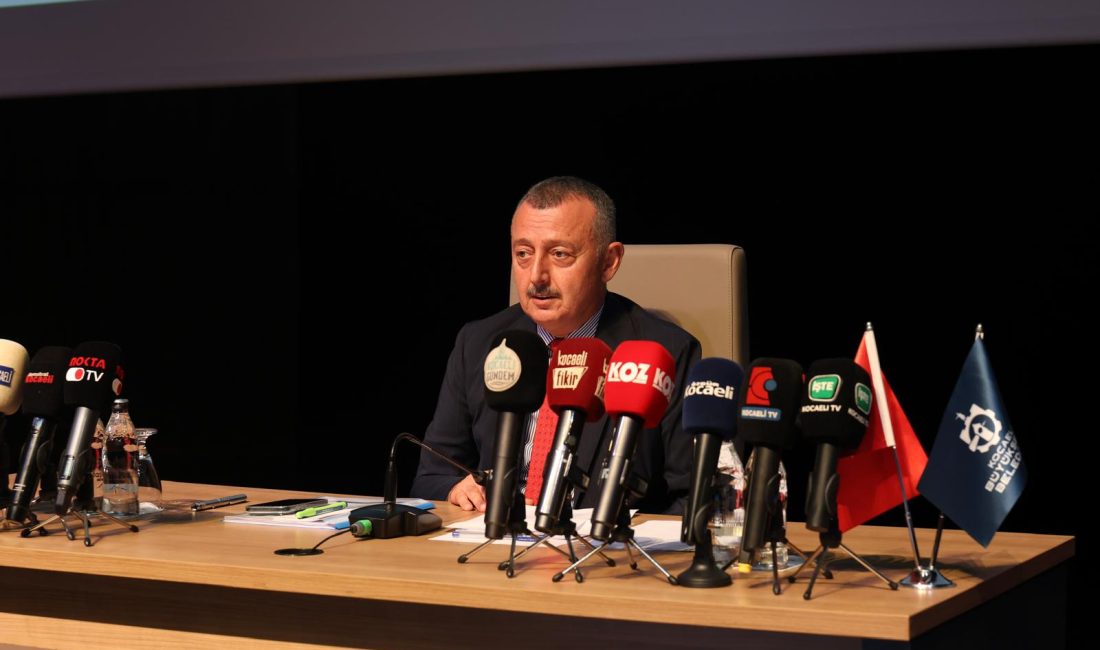 Kocaeli Büyükşehir Belediye Başkanı Tahir Büyükakın, DEM Parti Meclis Üyesi