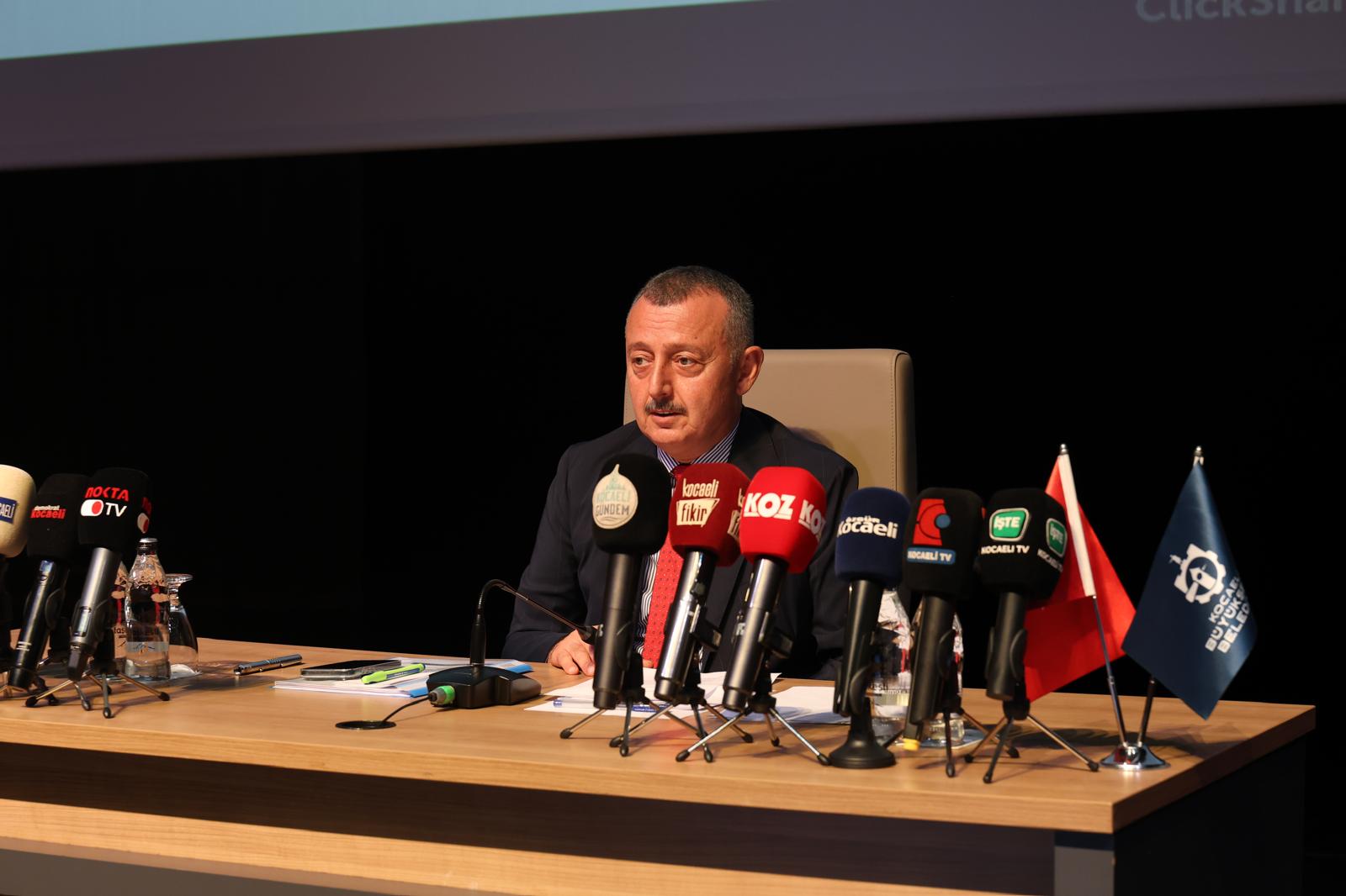 Kocaeli Büyükşehir Belediye Başkanı Tahir Büyükakın, DEM Parti Meclis Üyesi
