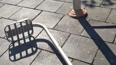 Kocaeli'nin Darıca ilçesinde, çocuk parkında oyun oynayan bir çocuğun üzerine