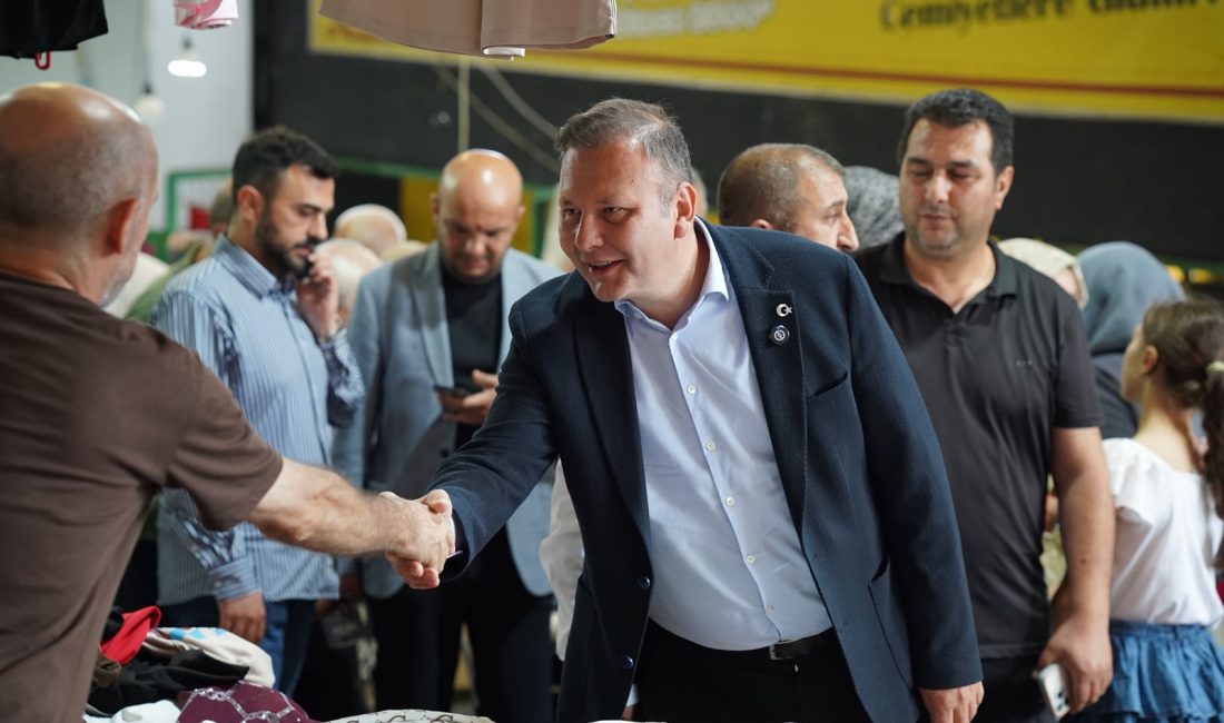 MHP Kocaeli İl Başkanı Enes Emengen, İzmit Perşembe Pazarı'nı ziyaret