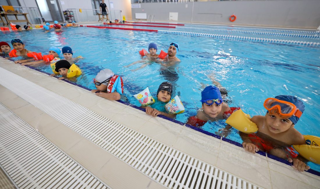 Başiskele Belediyesi bünyesinde hizmet veren Yeniköy Yarı Olimpik Kapalı Yüzme