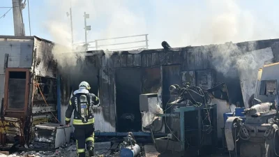 Kocaeli'nin Gebze ilçesindeki geri dönüşüm tesisinde çıkan yangın, köpük panellerin