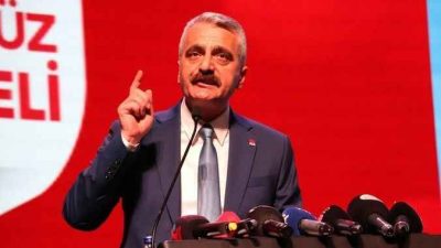 Özgür Özel’in yeni bir parti kuracağını açıklamasının ardından Cumhuriyet Halk