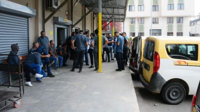 Kocaeli'nin farklı ilçelerinde emek veren taşeron PTT işçileri; düşük ücretler,