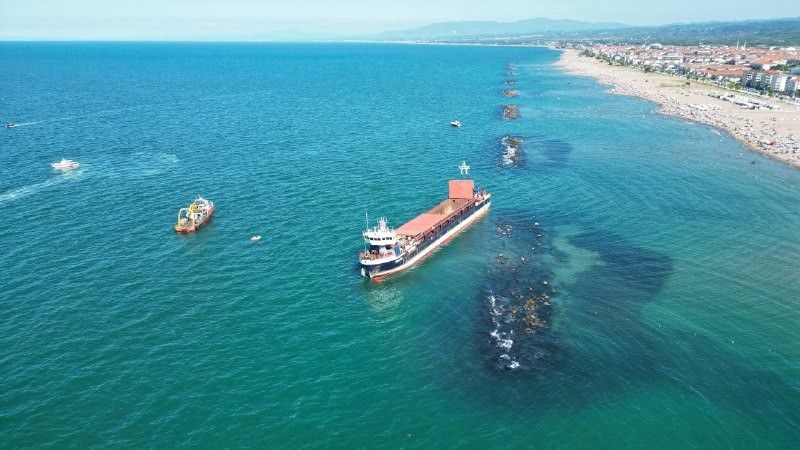 Karaya oturan gemi yaklaşık 71 günün sonunda kurtarıldı