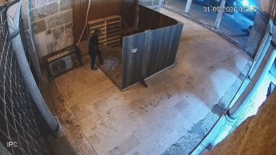 İzmit'te Yeni Cuma Camii'nden halı çaldığı belirlenen hırsızın 18 yaşından