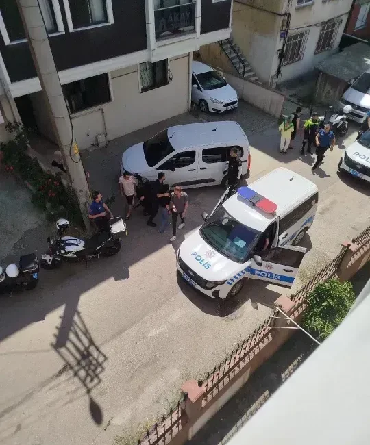 Kocaeli'nin Darıca ilçesinde, 18 yaşındaki Ece Naz Macit'in başından silahla