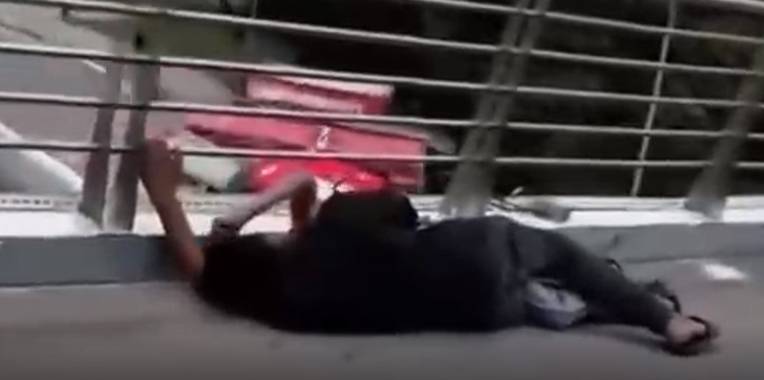 Yok artık dedirtti! İzmit Halkevi Köprüsü'nde tepki çeken görüntüler