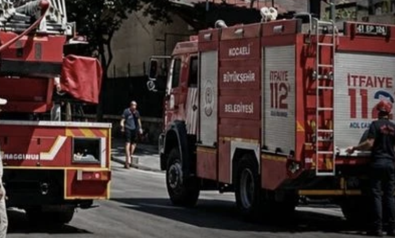 Kocaeli'de bankada patlama: Bina tahliye edildi
