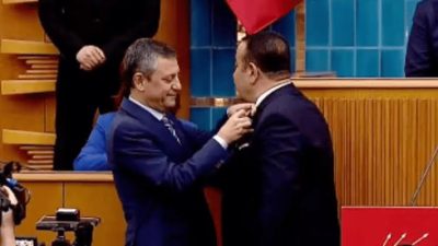 CHP'deki iç kriz durmuyor. Ankara Milletvekili Adnan Beker, parti içinde