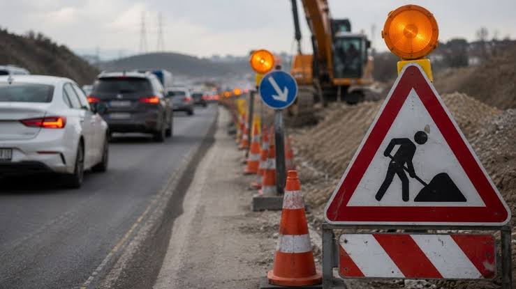 Kocaeli TEM Otoyolu’nda eski beton direklerin yenilenmesi için çalışma başlıyor.