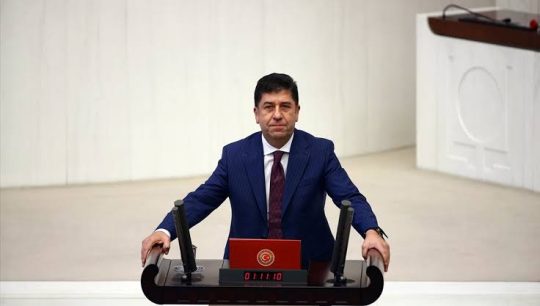 İzmit Belediye Meclisi'nde başkanvekilliği seçiminin ardından konuşan Yaşar Tüzün, 22