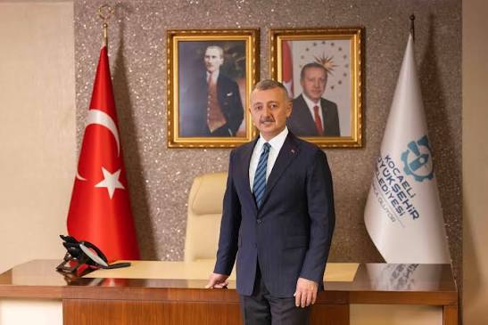 Kocaeli Büyükşehir Belediye Başkanı Tahir Büyükakın, Kandıra'da açılan Tarımsal Ürün