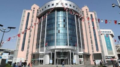 İzmit Belediyesi’ne yönelik yürütülen adli soruşturmada hareketli dakikalar yaşanmaya devam