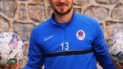 Gebzespor'un eski futbolcularından Kerem Az(31) geçirdiği rahatsızlık sonucu hayatını kaybetti.Bir