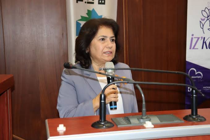 İzmit Belediye Başkan Yardımcısı Sibel Solakoğlu görevden alındı