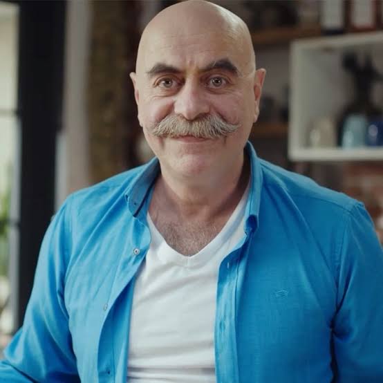 Ünlü oyuncu ve yönetmen Ezel Akay'ın evine baskın: Ekipler bile şaşkına döndü!