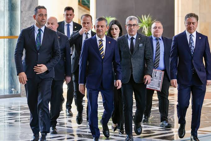 Cumhuriyet Halk Partisi'nde (CHP) yaşanan yargı sürecinin ardından partiden ayrılan