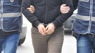 Kocaeli'nin İzmit ilçesinde düzenlenen operasyonda, dolandırıcılık ve resmi belgede sahtecilik