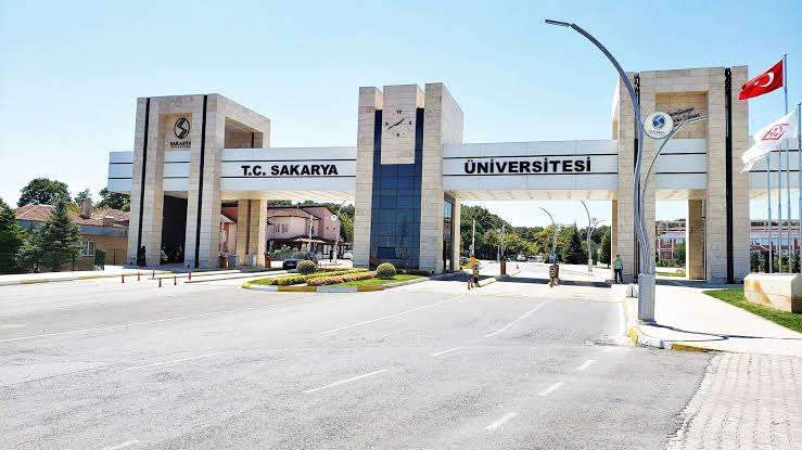 Kampüste ortalık karıştı: Profesöre saldırı!