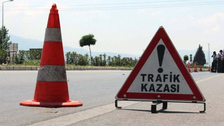 Kocaeli Kartepe kaza gerçekleşti. Maşukiye Mahallesi Milli Egemenlik Caddesi’nde kamyonet