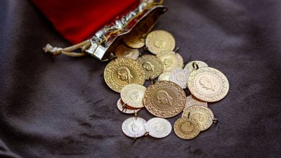 Altın piyasası, yeni güne hafif satıcılı ve yatay bir seyirle