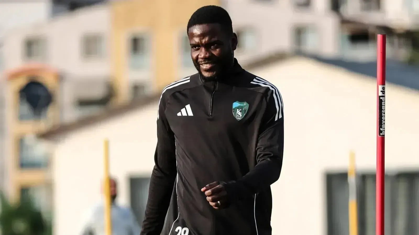 Kocaelispor’un Maccabi Haifa’dan transfer ettiği Angolalı orta saha oyuncusu Show