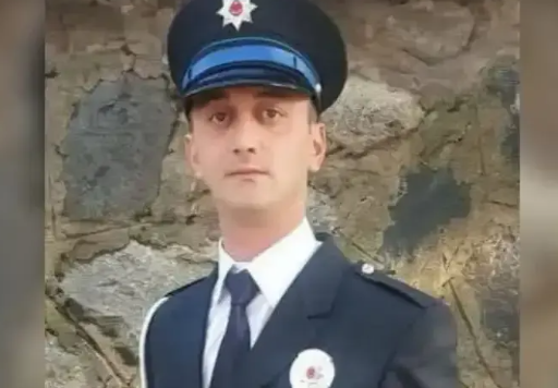 Kocaeli'nin Çayırova ilçesinde yaşanan acı olayda, evinde ölü bulunan genç
