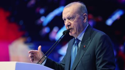 CHP'de "mutlak butlan" kriziyle başlayan çalkantılı süreç yerel yönetimleri de
