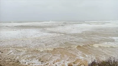 Kocaeli ve çevre illerden yoğun ziyaretçi akınına uğrayan Kandıra plajlarında