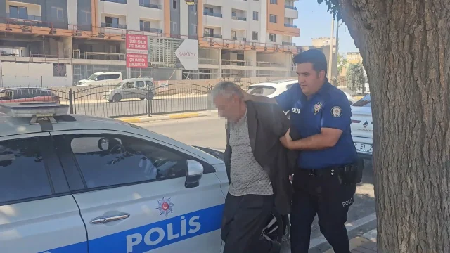 Durakta bekleyen eşine kurşun yağdırdı