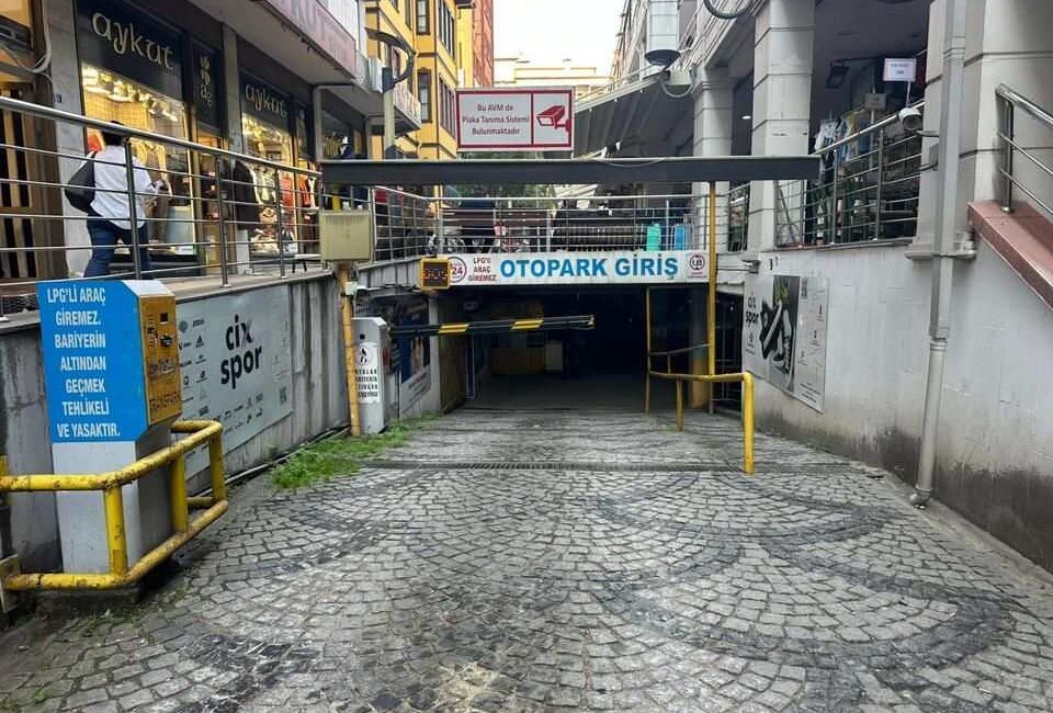 Kocaeli'nin İzmit ilçesinde kent merkezinin en yoğun araç sirkülasyonuna sahip